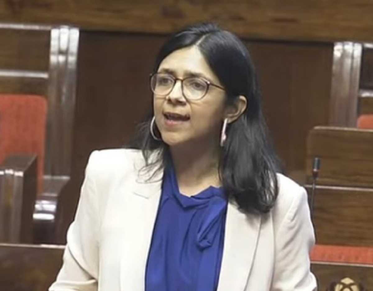 वक्फ विधेयक लोक सभा में चर्चा के लिये पेश